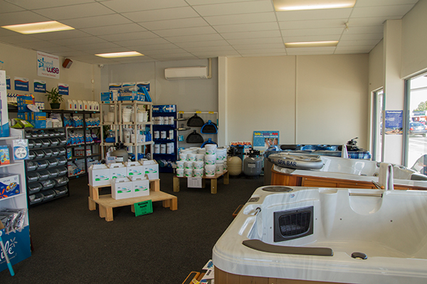 Spa Pool Warehouse Inside left 600x400