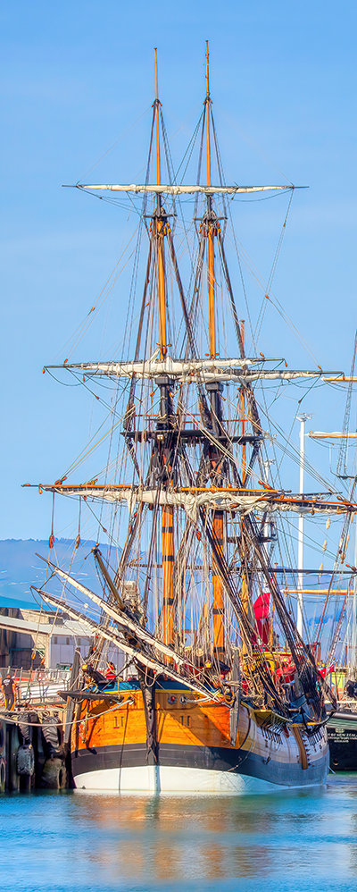 Endeavour in Gisborne Harbour 400998