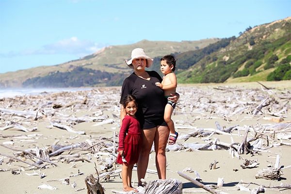 Rawinia and children 600x400
