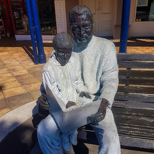 Read Me A Story Grandad 600 squ