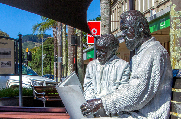 Read Me a Story Granad 600 Close Up