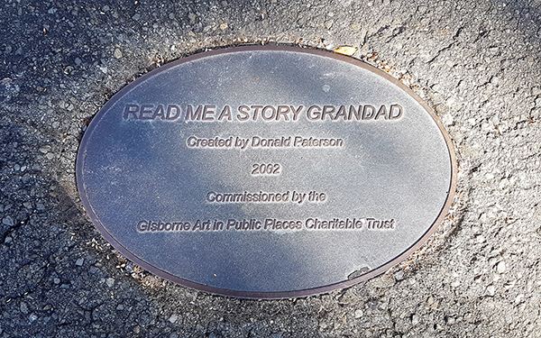 Read me a story Grandad Plaque 600