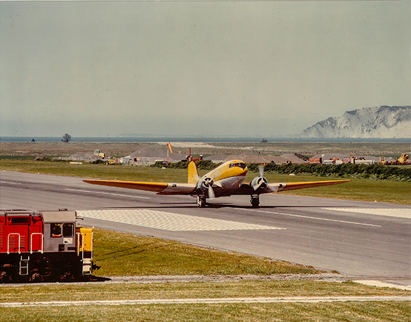 Train Dc3 Gisborne Runway YNH SJP Svartcom
