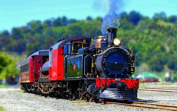 Wa165 Steam Train leaves Station 800x500 p